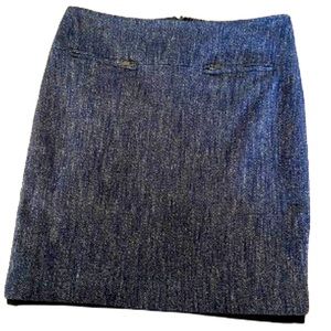 Ann Taylor size 2 cotton/linen blend. Two zipped pockets in front lined skirt.